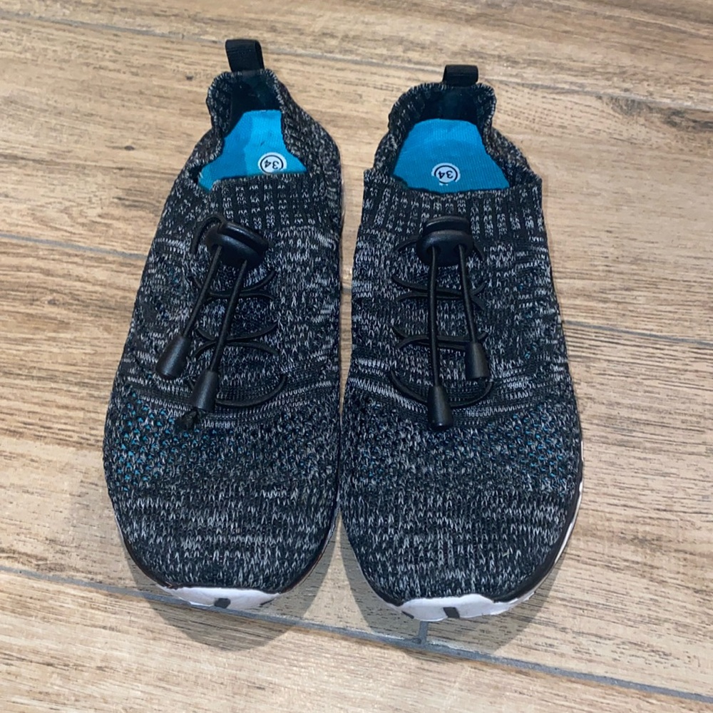 Black and white Water Tennis Shoes